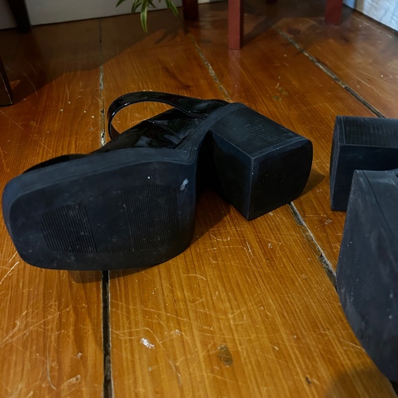 Black Patent Mary Jane Block Heel Pumps - Picture 4 of 4